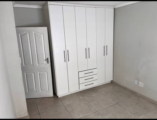 2 BEDROOM APARTMENT FOR SALE IN FLORIDA LAKE